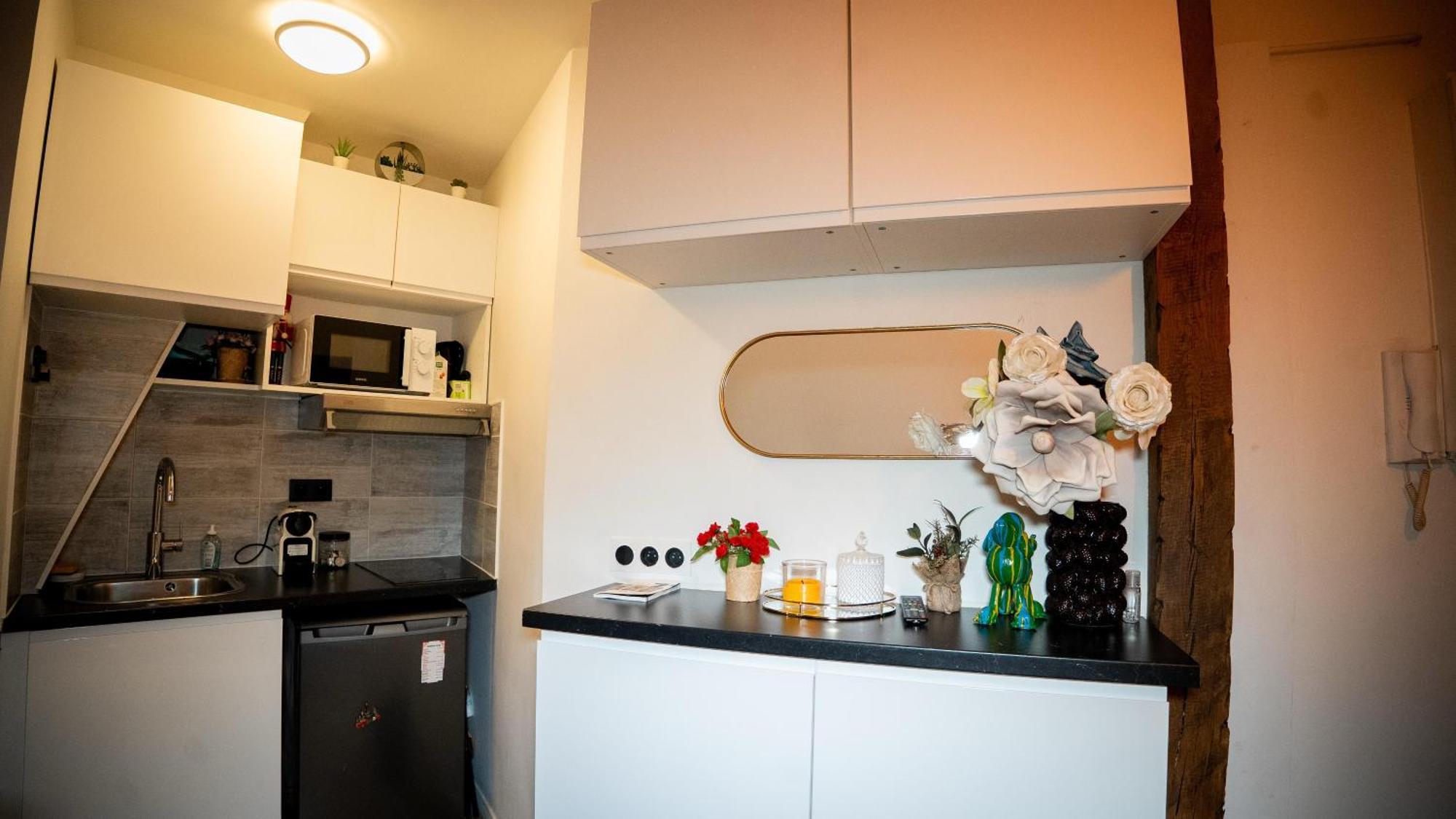 Center Eiffel Tower View Apartment *
